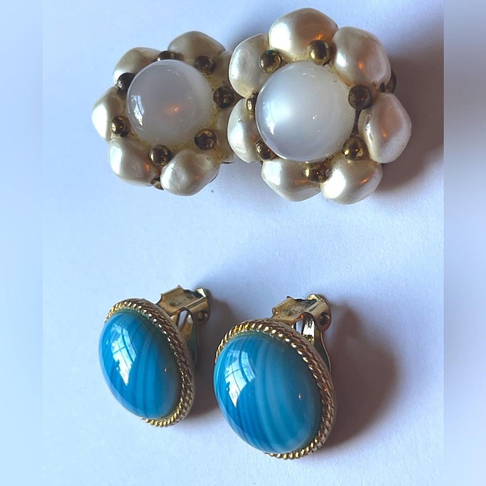Vintage earrings 2 pair lot blue gold white clip on